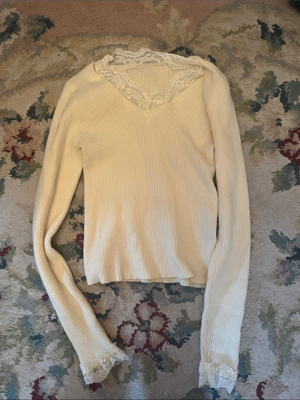 Fitted Chic Cream Ribbed Lace-Trim Knit Sweater stop
